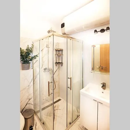 Apartment Rp2 *